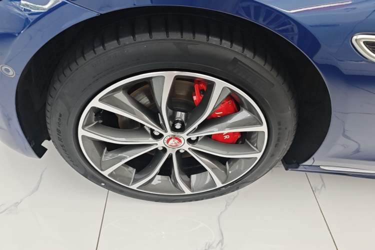 Used Jaguar XFL 2022 XFL 2.0T P250 Two-Wheel-Drive Elite Sport Edition Left Front Wheel Hub