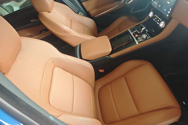 Used Jaguar XFL 2022 XFL 2.0T P250 Two-Wheel-Drive Elite Sport Edition Right Front Seat