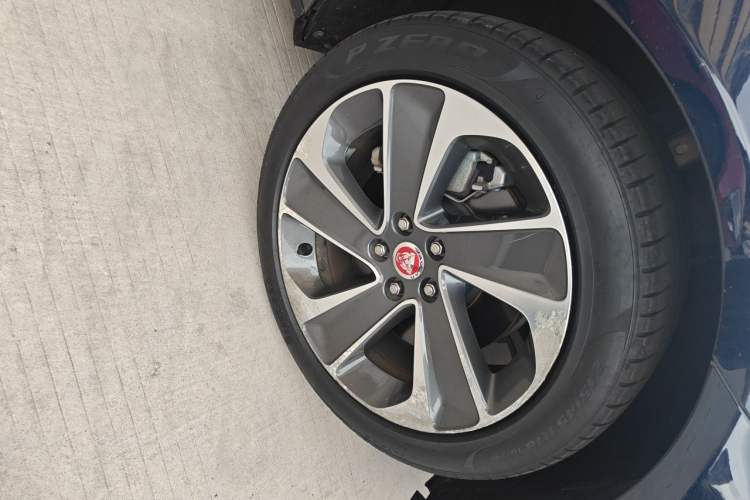 Used Jaguar XFL 2022 XFL 2.0T P200 Two-Wheel-Drive Elite Luxury Edition Right Front Wheel Hub
