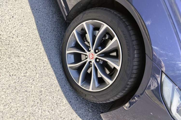Used Jaguar XFL 2022 XFL 2.0T P250 Two-Wheel-Drive Elite Sport Edition Right Front Wheel Hub