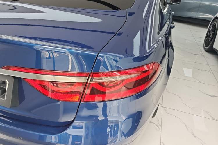Used Jaguar XFL 2022 XFL 2.0T P250 Two-Wheel-Drive Elite Sport Edition Right Rear Taillight
