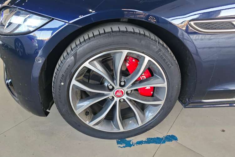 Used Jaguar XFL 2022 XFL 2.0T P250 Two-Wheel-Drive Elite Sport Edition Right Rear Wheel Hub