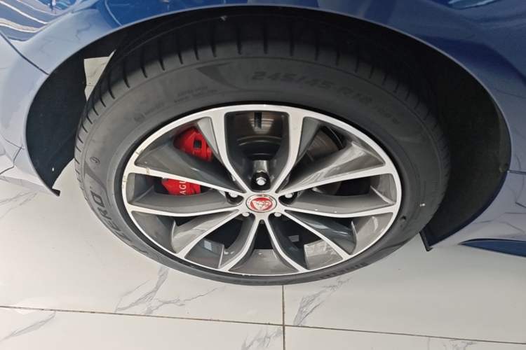 Used Jaguar XFL 2022 XFL 2.0T P250 Two-Wheel-Drive Elite Sport Edition Right Rear Wheel Hub