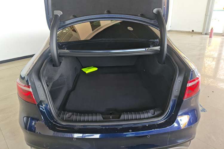 Used Jaguar XFL 2022 XFL 2.0T P250 Two-Wheel-Drive Elite Sport Edition Trunk