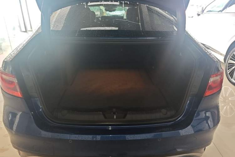 Used Jaguar XFL 2022 XFL 2.0T P250 Two-Wheel-Drive Elite Sport Edition Trunk