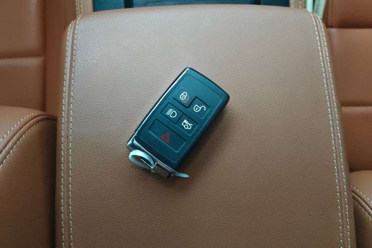 Used Jaguar XFL 2022 XFL 2.0T P250 Two-Wheel-Drive Elite Sport Edition Vehicle Key