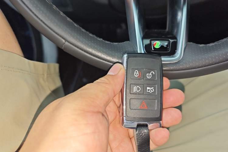 Used Jaguar XFL 2022 XFL 2.0T P250 Two-Wheel-Drive Elite Sport Edition Vehicle Key