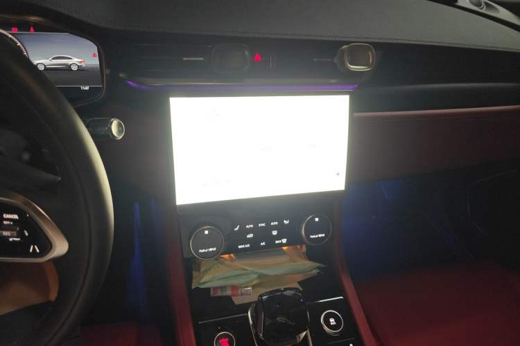 Used Jaguar XFL 2022 XFL 2.0T P250 Two-Wheel-Drive Elite Sport Edition Audio And AC Panel