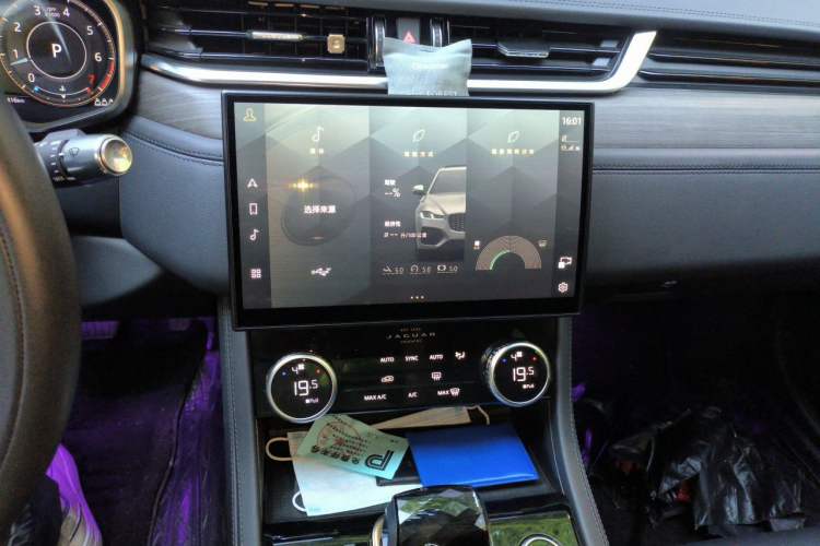 Used Jaguar XFL 2022 XFL 2.0T P200 Two-Wheel-Drive Elite Luxury Edition Audio And AC Panel