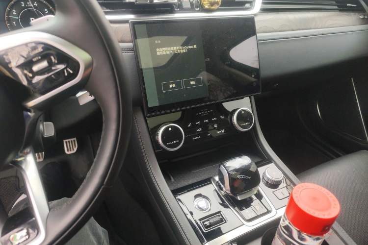 Used Jaguar XFL 2022 XFL 2.0T P250 Two-Wheel-Drive Prestige Luxury Edition Audio And AC Panel