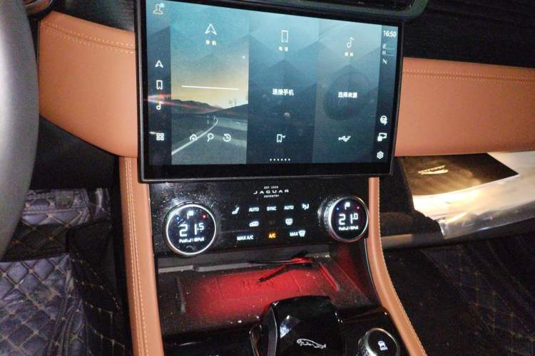 Used Jaguar XFL 2022 XFL 2.0T P250 Two-Wheel-Drive Elite Sport Edition Audio And AC Panel