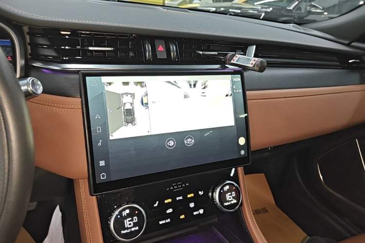 Used Jaguar XFL 2022 XFL 2.0T P250 Two-Wheel-Drive Elite Sport Edition Audio And AC Panel