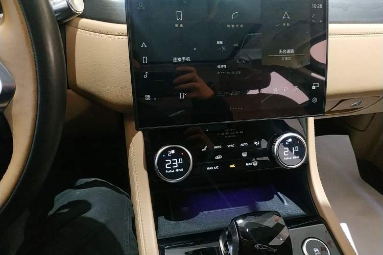 Used Jaguar XFL 2022 XFL 2.0T P250 Two-Wheel-Drive Prestige Luxury Edition Audio And AC Panel