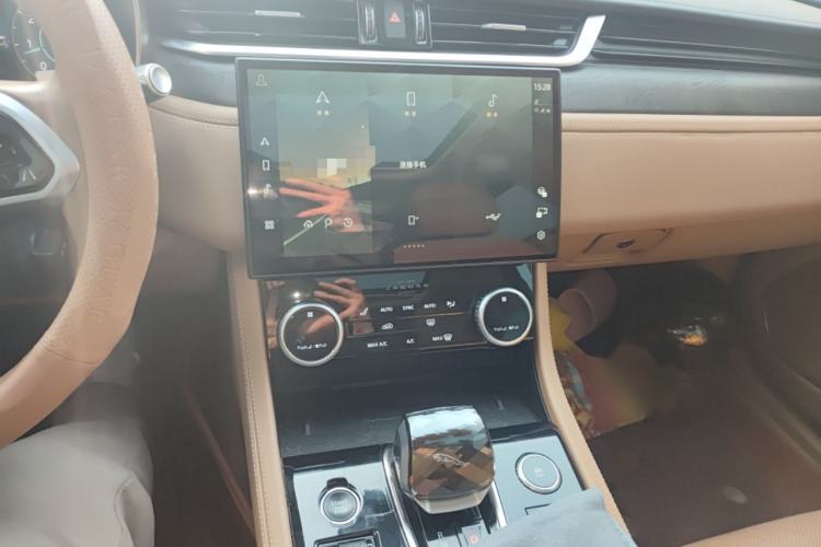 Used Jaguar XFL 2022 XFL 2.0T P250 Two-Wheel-Drive Prestige Luxury Edition Audio And AC Panel