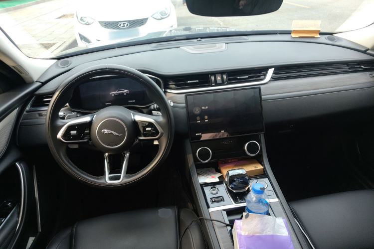 Used Jaguar XFL 2022 XFL 2.0T P200 Two-Wheel-Drive Elite Luxury Edition Center Console
