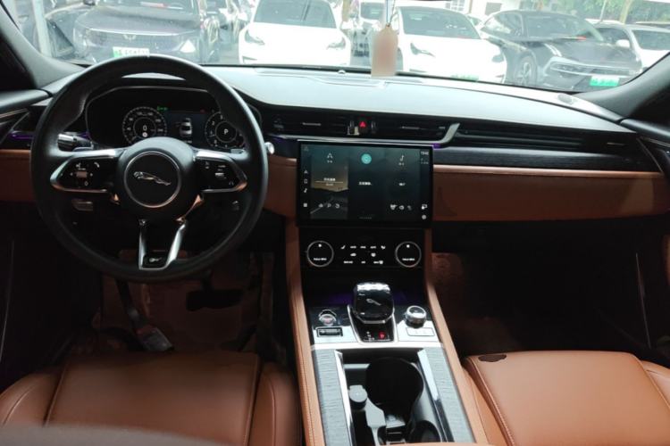 Used Jaguar XFL 2022 XFL 2.0T P250 Two-Wheel-Drive Elite Sport Edition Center Console