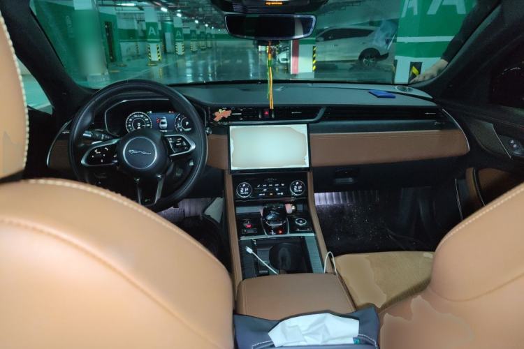Used Jaguar XFL 2022 XFL 2.0T P250 Two-Wheel-Drive Elite Sport Edition Center Console
