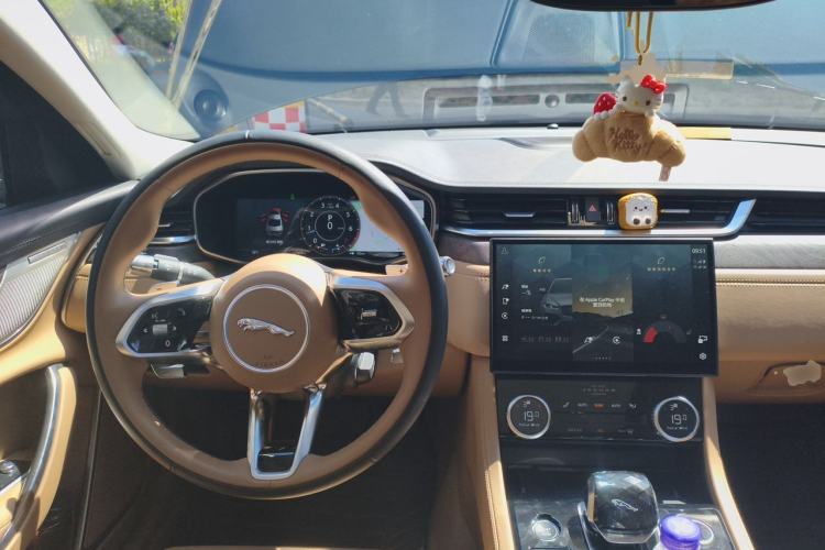 Used Jaguar XFL 2022 XFL 2.0T P250 Two-Wheel-Drive Prestige Luxury Edition Center Console