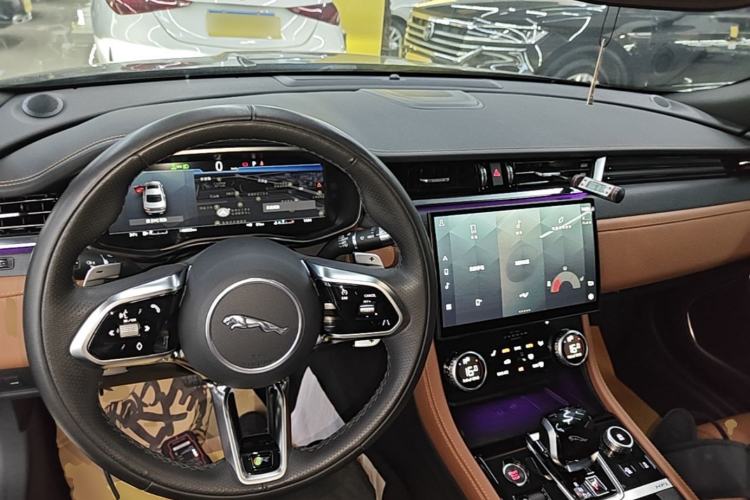 Used Jaguar XFL 2022 XFL 2.0T P250 Two-Wheel-Drive Elite Sport Edition Center Console