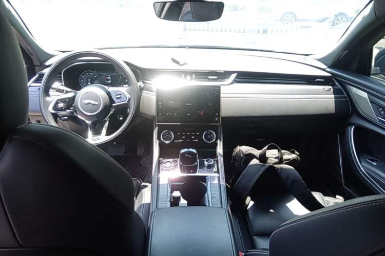 Used Jaguar XFL 2022 XFL 2.0T P250 Two-Wheel-Drive Elite Sport Edition Center Console