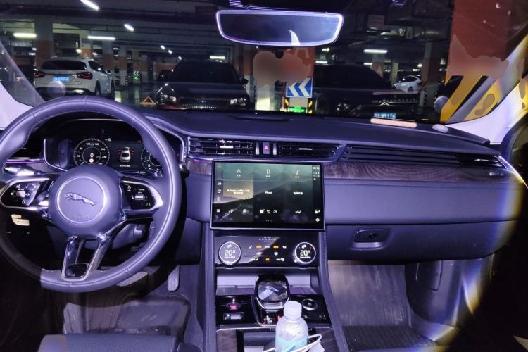 Used Jaguar XFL 2022 XFL 2.0T P250 Two-Wheel-Drive Prestige Luxury Edition Center Console