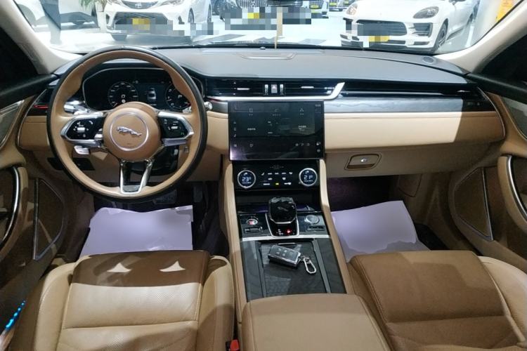 Used Jaguar XFL 2022 XFL 2.0T P250 Two-Wheel-Drive Prestige Luxury Edition Center Console
