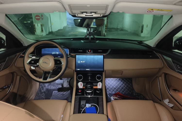 Used Jaguar XFL 2022 XFL 2.0T P250 Two-Wheel-Drive Prestige Luxury Edition Center Console