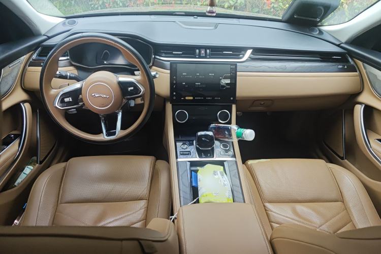 Used Jaguar XFL 2022 XFL 2.0T P250 Two-Wheel-Drive Prestige Luxury Edition Center Console
