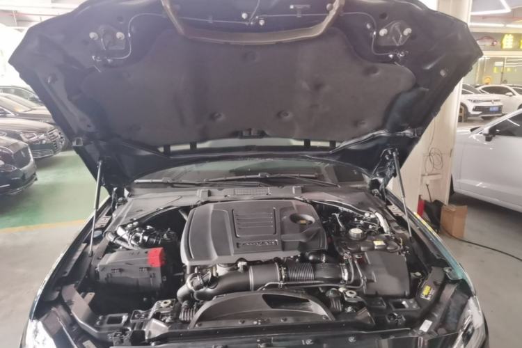 Used Jaguar XFL 2022 XFL 2.0T P250 Two-Wheel-Drive Elite Sport Edition Engine Bay