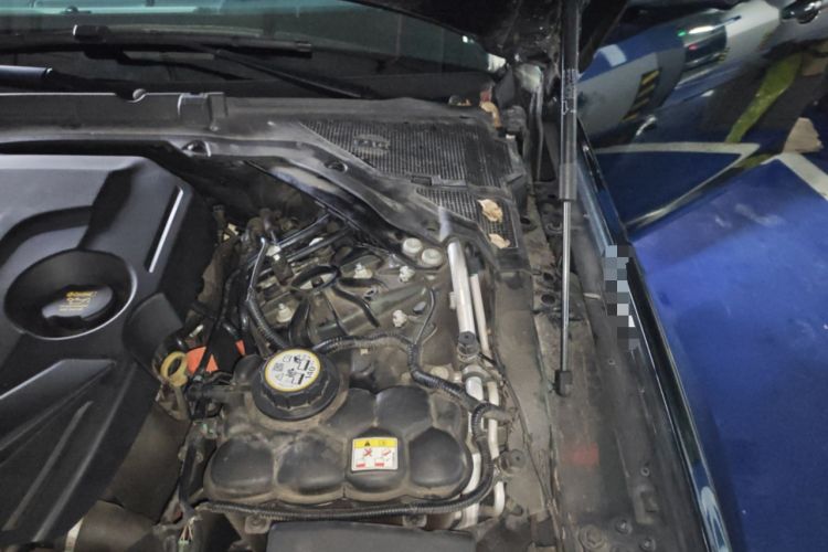 Used Jaguar XFL 2022 XFL 2.0T P300 Four-Wheel-Drive Flagship Sport Edition Engine Bay Left