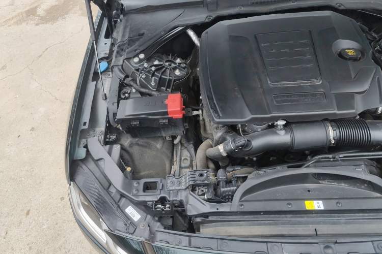 Used Jaguar XFL 2022 XFL 2.0T P250 Two-Wheel-Drive Prestige Luxury Edition Engine Bay Right