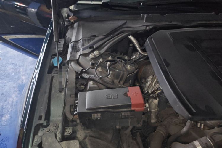 Used Jaguar XFL 2022 XFL 2.0T P300 Four-Wheel-Drive Flagship Sport Edition Engine Bay Right