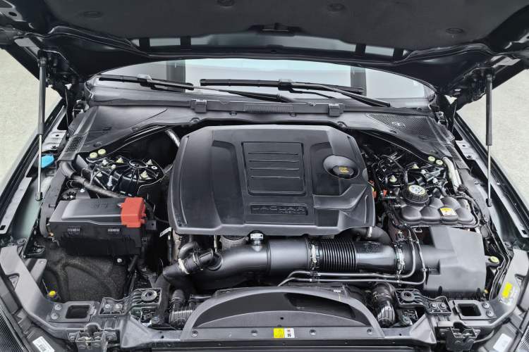 Used Jaguar XFL 2022 XFL 2.0T P250 Two-Wheel-Drive Elite Sport Edition Engine Bay
