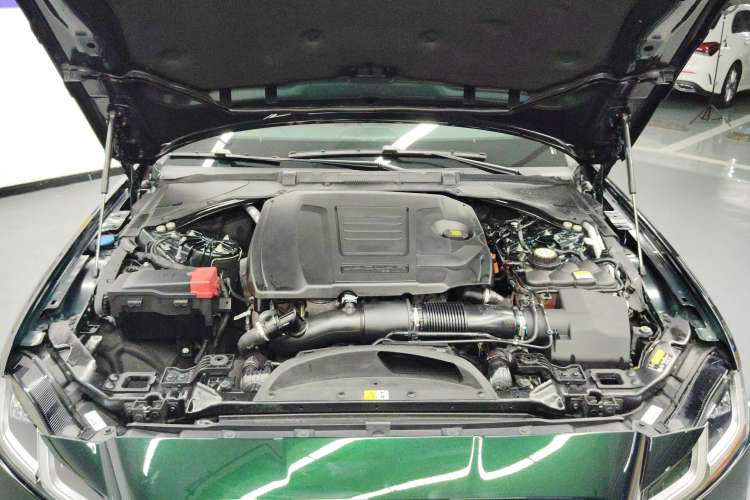Used Jaguar XFL 2022 XFL 2.0T P250 Two-Wheel-Drive Elite Sport Edition Engine Bay