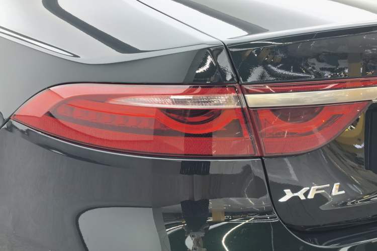 Used Jaguar XFL 2022 XFL 2.0T P250 Two-Wheel-Drive Elite Sport Edition Exterior 9