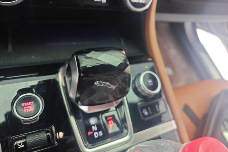 Used Jaguar XFL 2022 XFL 2.0T P250 Two-Wheel-Drive Elite Sport Edition Gear Lever