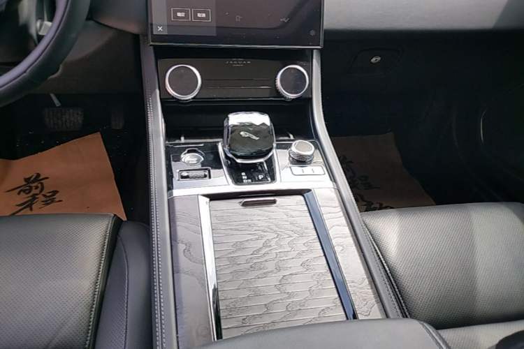 Used Jaguar XFL 2022 XFL 2.0T P250 Two-Wheel-Drive Prestige Luxury Edition Gear Lever