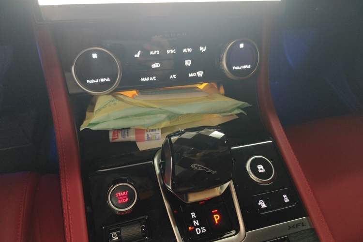 Used Jaguar XFL 2022 XFL 2.0T P250 Two-Wheel-Drive Elite Sport Edition Gear Lever