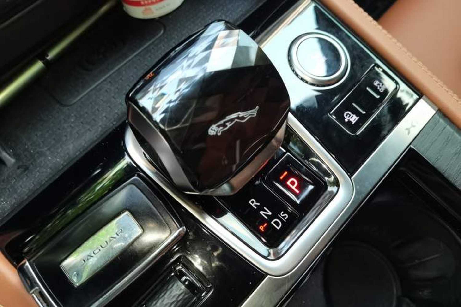 Used Jaguar XFL 2022 XFL 2.0T P250 Two-Wheel-Drive Elite Sport Edition Gear Lever
