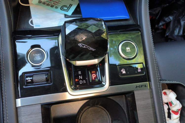 Used Jaguar XFL 2022 XFL 2.0T P200 Two-Wheel-Drive Elite Luxury Edition Gear Lever