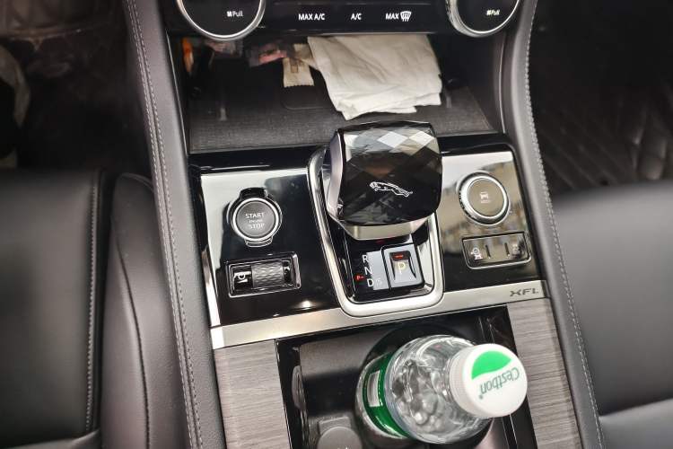 Used Jaguar XFL 2022 XFL 2.0T P200 Two-Wheel-Drive Elite Luxury Edition Gear Lever