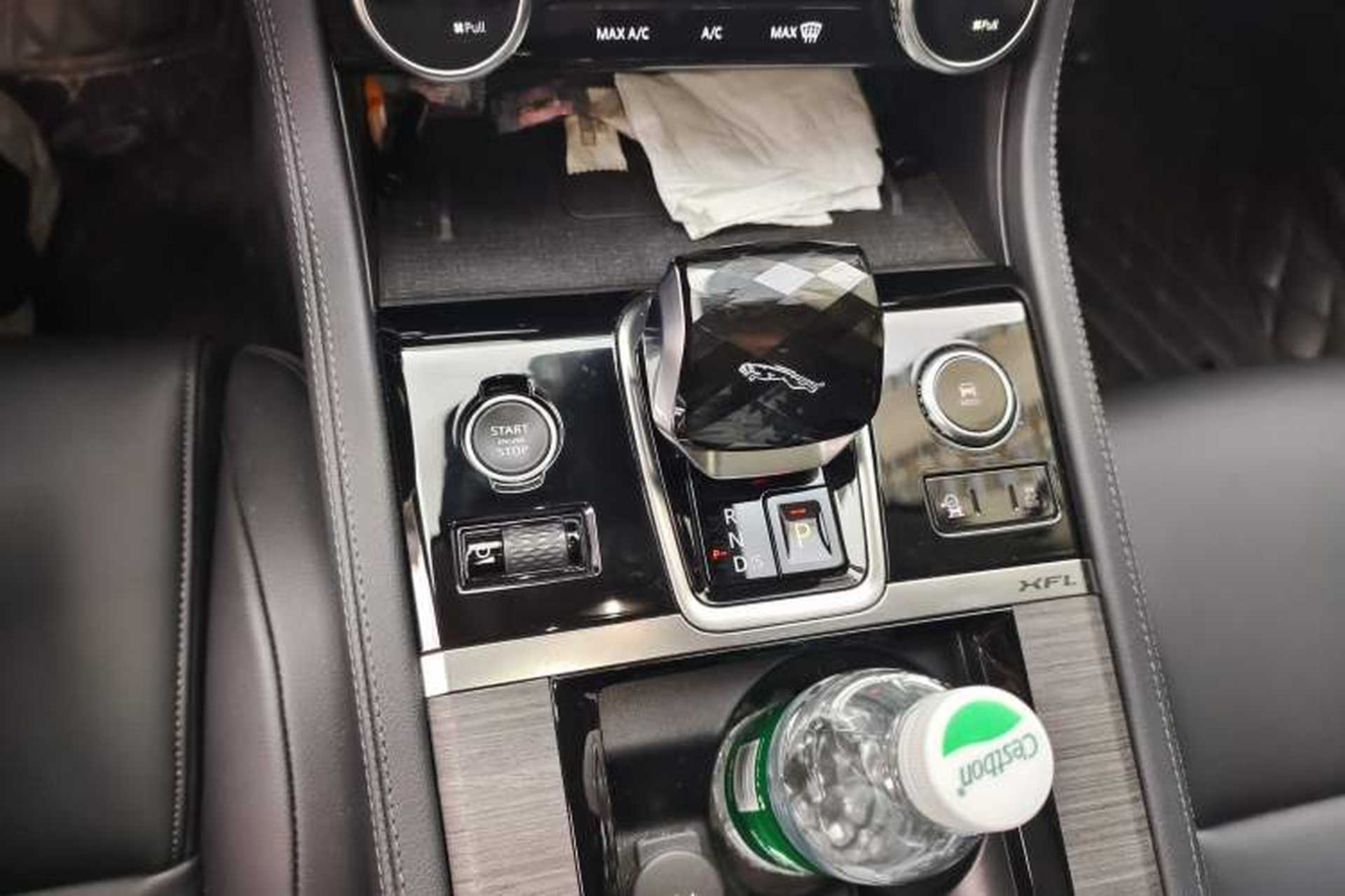 Used Jaguar XFL 2022 XFL 2.0T P200 Two-Wheel-Drive Elite Luxury Edition Gear Lever