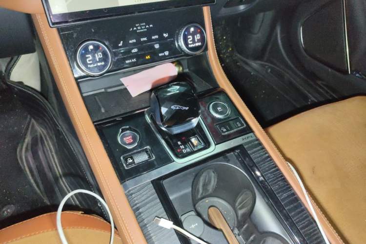 Used Jaguar XFL 2022 XFL 2.0T P250 Two-Wheel-Drive Elite Sport Edition Gear Lever