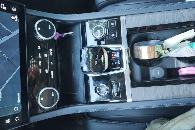 Used Jaguar XFL 2022 XFL 2.0T P200 Two-Wheel-Drive Elite Luxury Edition Gear Lever