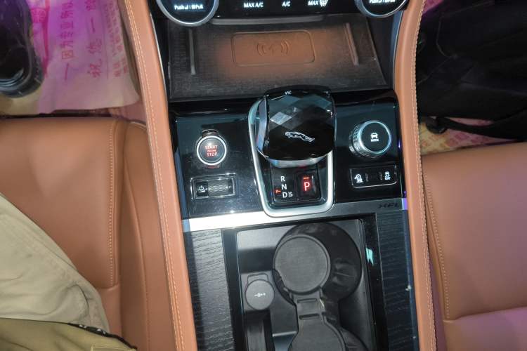 Used Jaguar XFL 2022 XFL 2.0T P250 Two-Wheel-Drive Elite Sport Edition Gear Lever