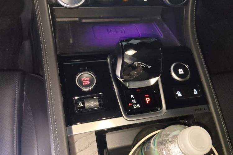 Used Jaguar XFL 2022 XFL 2.0T P250 Two-Wheel-Drive Prestige Luxury Edition Gear Lever