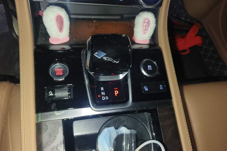 Used Jaguar XFL 2022 XFL 2.0T P250 Two-Wheel-Drive Prestige Luxury Edition Gear Lever