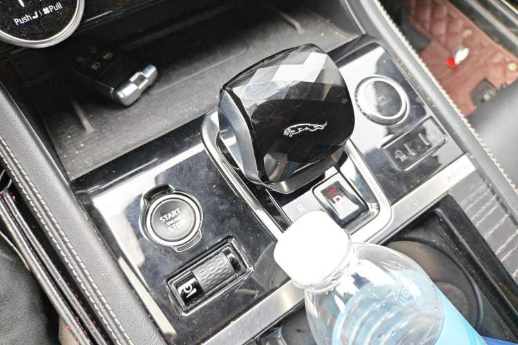 Used Jaguar XFL 2022 XFL 2.0T P250 Two-Wheel-Drive Elite Sport Edition Gear Lever