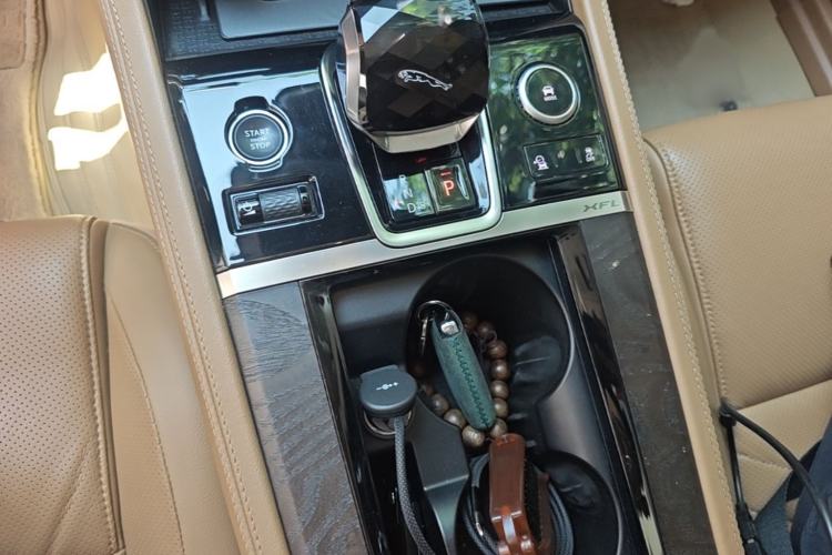 Used Jaguar XFL 2022 XFL 2.0T P250 Two-Wheel-Drive Prestige Luxury Edition Gear Lever
