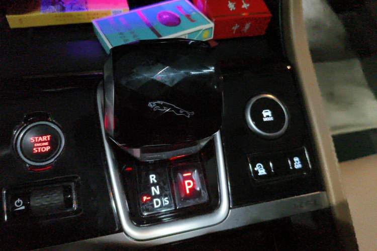 Used Jaguar XFL 2022 XFL 2.0T P250 Two-Wheel-Drive Prestige Luxury Edition Gear Lever